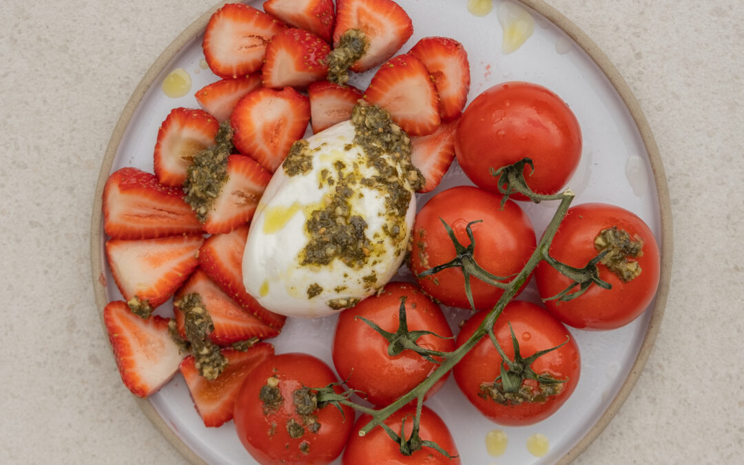 Buffala tomates, fraises & pesto