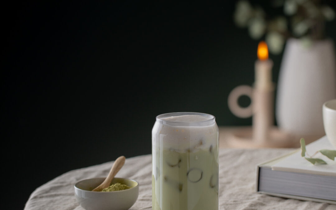 Matcha latté glacé à l’avoine